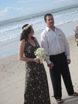 Phil & Fiona Paraskevas Gold Coast beach wedding on the 29th May 2009